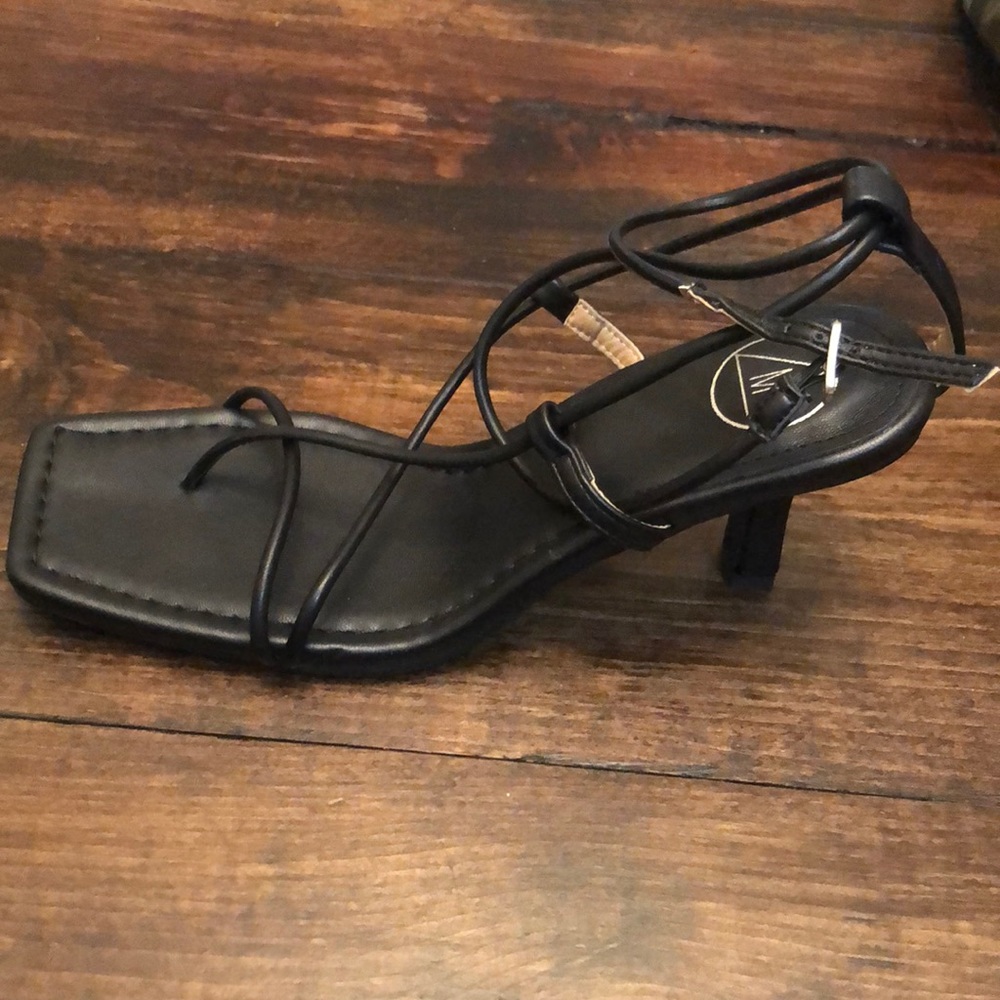 Black strapy heels! Size 8, brand new never worn.
